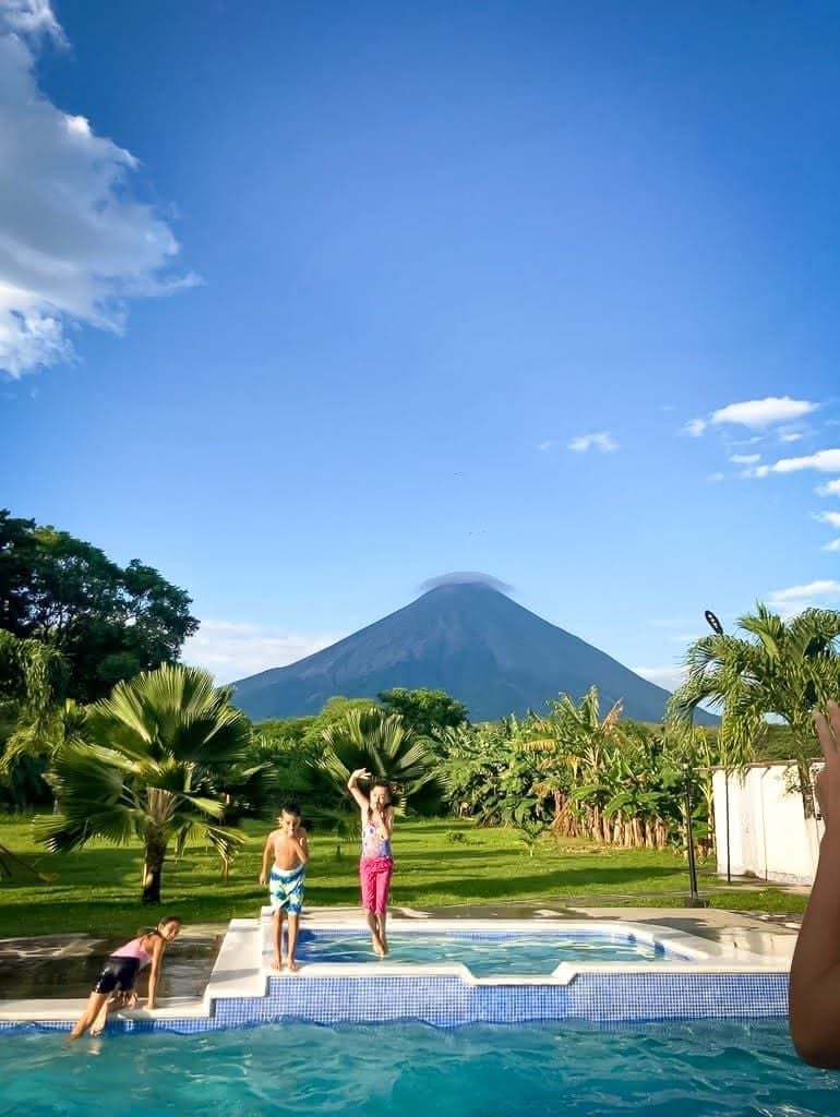 Nicaragua 17 77632915